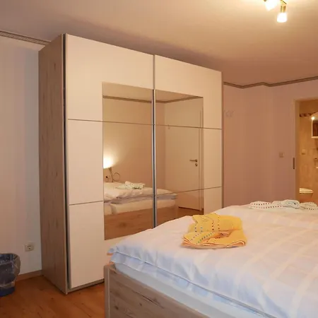 Ferienunterkuenfte Schroeder Mit Wlan, Garten & Grill Rum i privatbostad