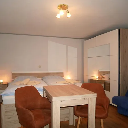 Homestay 2 Ferienzimmer Inkl Fr & 1 Bungalow, Wlan, Garten, Grill