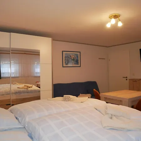2 Ferienzimmer Inkl Fr & 1 Bungalow, Wlan, Garten, Grill